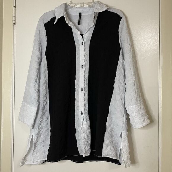 IC by Connie K crinkle long sleeve button down tunic size large - Picture 1 of 5